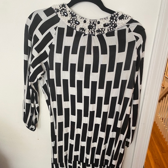 BCBG black&white patterned dress w/ Pearl accents - Picture 2 of 4